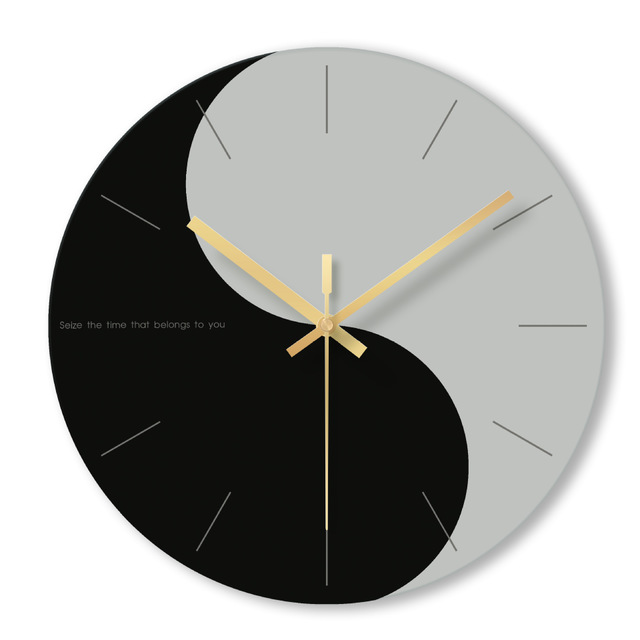 Round Wall Clock with Silent Mechanism and Glass Face